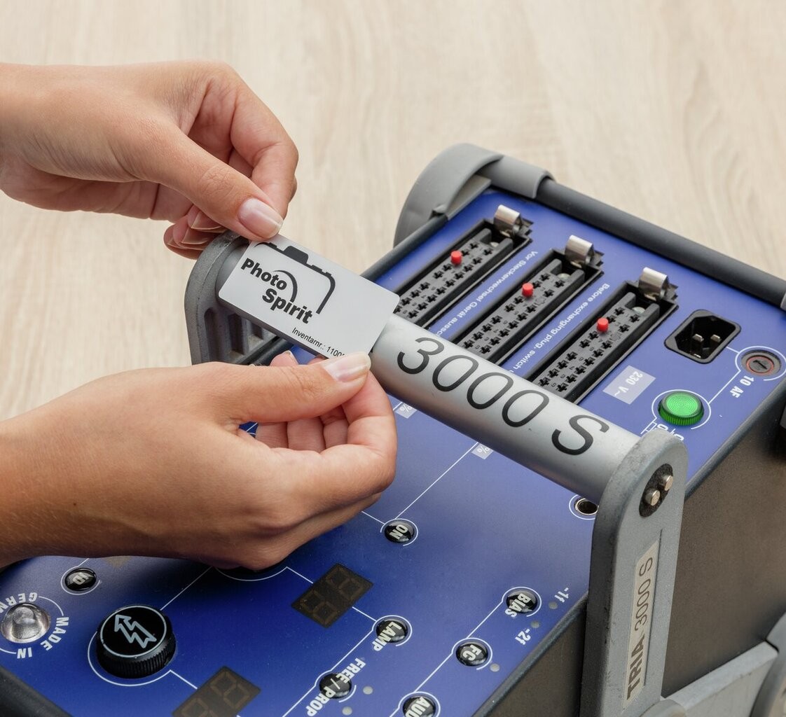 Heavy duty labels, silver, suitable for in- and outdoor use (-40oC to +150oC) | L6009-8 | Avery