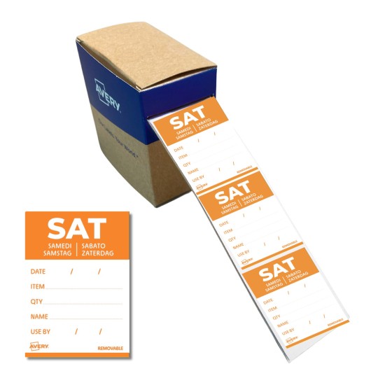 Kuvassa on Avery-tarroja sisältävä laatikko, jossa on oranssi design. Tarrat sisältävät osiot päivämäärälle, tuotteelle, määrälle, nimelle ja käytettävä ennen -päivämäärälle, ja niissä korostetaan sanaa 'LA'.