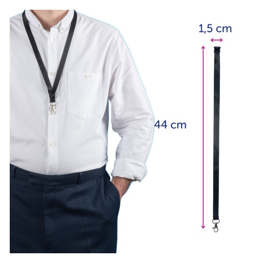 Kuvassa näkyy henkilö, joka on pukeutunut valkoiseen paitaan ja mustaan kaulanauhaan, jonka mitat ovat 44 cm pituudeltaan ja 1,5 cm leveydeltään, mikä viittaa siihen, että sitä käytetään henkilökorttien tai nimikylttien pidikkeenä.