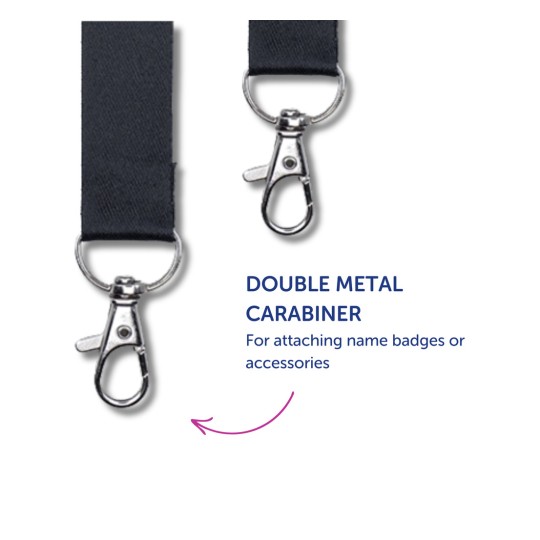 Kuvassa näkyy kaksinkertainen metallikarbiinihaka, joka on kiinnitetty mustaan hihnaan ja merkitty nimikylttien tai tarvikkeiden kiinnittämistä varten.