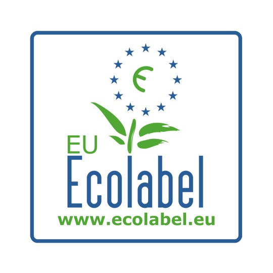 Kuvassa on EU-ympäristömerkin logo, joka sisältää vihreitä elementtejä, Eurooppaa edustavan tähtikehän sekä sen alapuolella olevaa verkkosivulinkkiä.