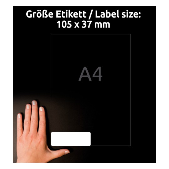 Kuva näyttää kokomerkinnän 105 x 37 mm käden vieressä, ja tekstinä on 'A4' mustalla taustalla.