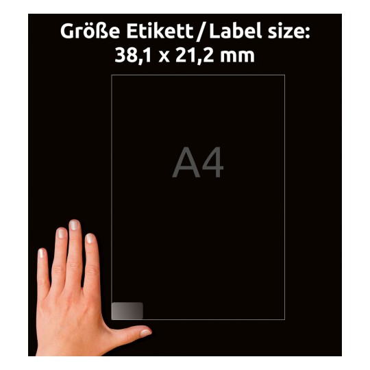 Kuvassa näkyy käsi, joka pitelee läpinäkyvää A4-arkkia, ja etiketit osoittavat etiketin koon (38,1 x 21,2 mm) saksaksi ja englanniksi.