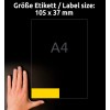 Kuva näyttää käden etikettikokospesifikaation vieressä, jossa ilmoitetaan mitat 105 x 37 mm, ja 'A4' näkyy selvästi esillä.
