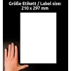 Kuva näyttää käden, joka on asetettu tyhjän valkoisen etiketin viereen. Etiketin koko on ilmoitettu 210 x 297 mm, ja tausta on musta.
