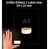 Kuva esittää kättä, joka osoittaa A4-arkin etiketin kokoa. Etiketin koko on 54 x 25 mm, ja käden vieressä on rulla tyhjiä etikettejä.