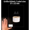 Kuvassa näkyy etikettirulla, jonka vieressä on käsi koon vertailemiseksi. Etiketit ovat kooltaan 57 x 32 mm ja ne esitetään A4-kokoisen paperitaustan vieressä. Teksti on saksaksi ja englanniksi.