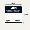 Suorakulmainen etiketti, jossa ylhäällä 'SUN', monikieliset viikonpäivät lueteltuna: Dimanche, Sonntag, Domenica, Zondag, ja merkitty irrotettavaksi. Koko: 25 mm.