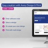 Kuva mainostaa helppoa luomista Averyn Design & Print -ohjelmistolla, tarjoten ohjeet ohjelmiston käyttöön tietyn koodin perusteella. Se sisältää vaiheet ohjelmistokoodin syöttämiseen, mallin valintaan, mukautetun mallin luomiseen ja tulostamiseen yhdistämällä postituksia.