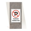Kuvassa on pysäköintikielto, jossa lukee 'PARKEN VERBOTEN', mikä tarkoittaa, että pysäköinti on kielletty.