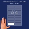 Kuva esittelee A4-arkille aseteltuja tarroja, joissa on useita suorakulmaisia tarroja. Yksi käsi on asetettu tarrojen viereen mittasuhteiden näyttämiseksi. Tarran koko on ilmoitettu olevan 88,9 x 31 mm.